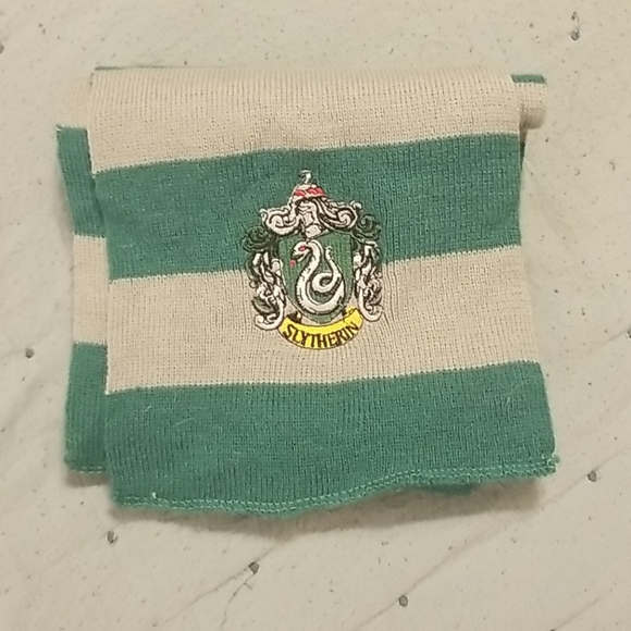 Slytherin Harry Potter Scarf - Picture 3 of 3
